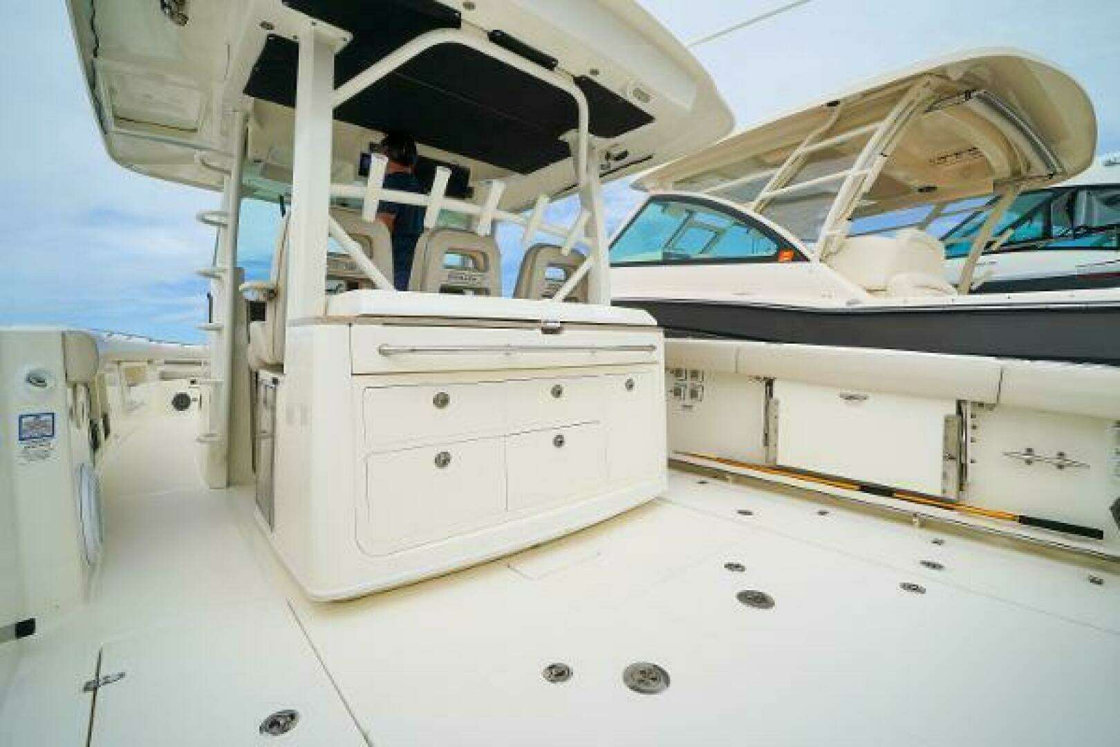 2018 Boston Whaler 380 Outrage - Image 13