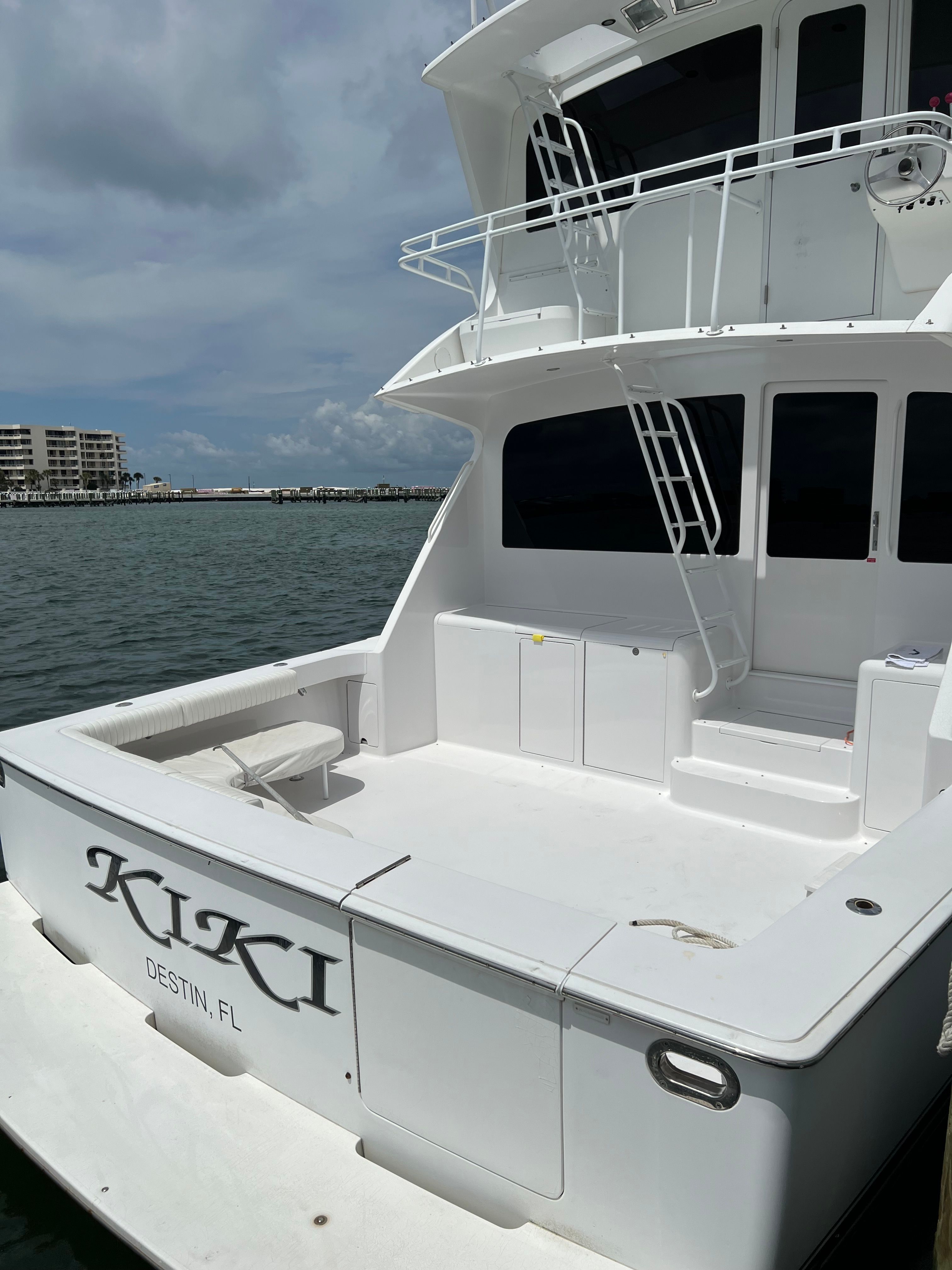 2002 Viking 61 Enclosed Bridge - 27