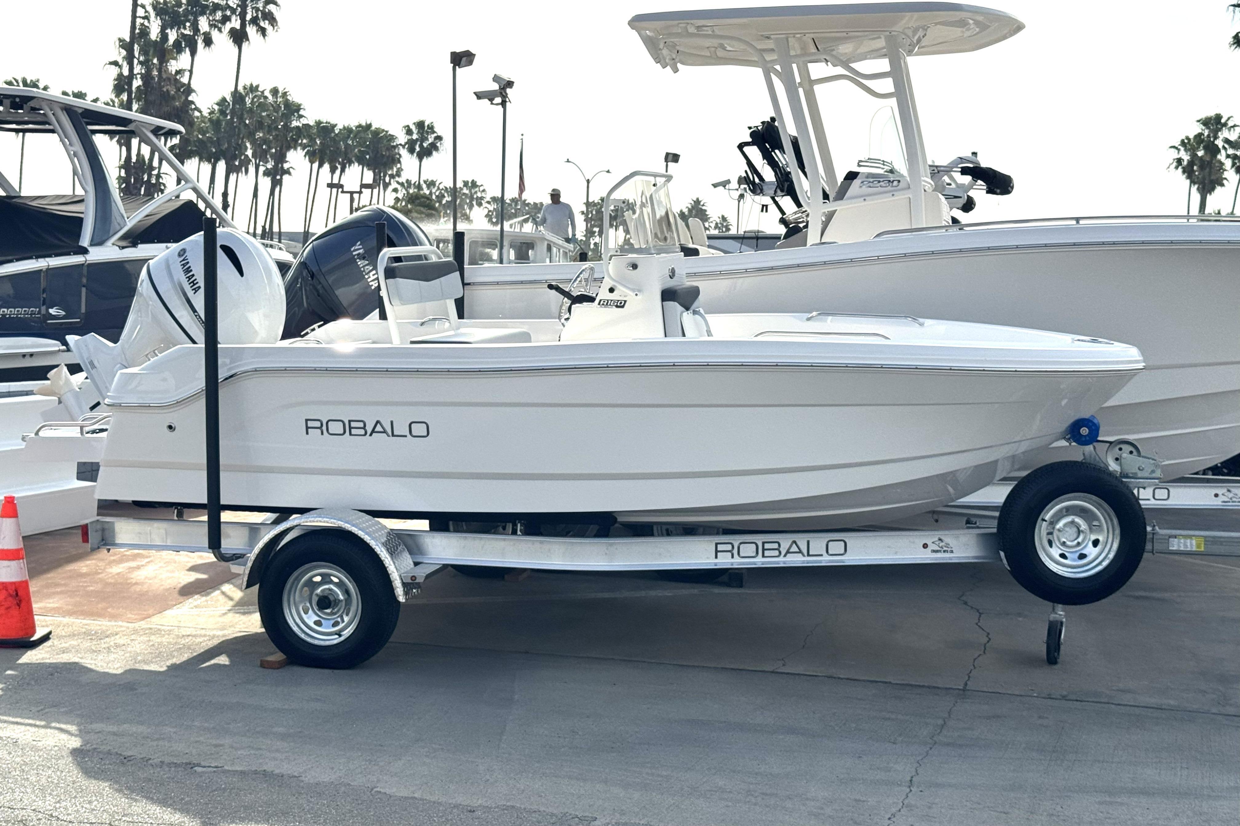 2026 Robalo R160 Center Console