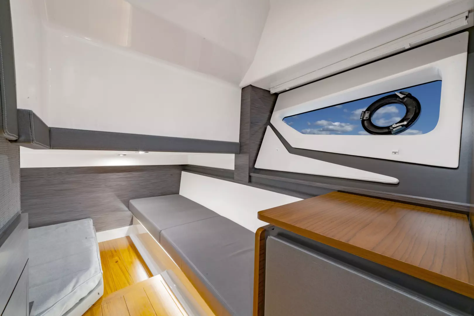 2021 Tiara Sport 43LE - Image 32