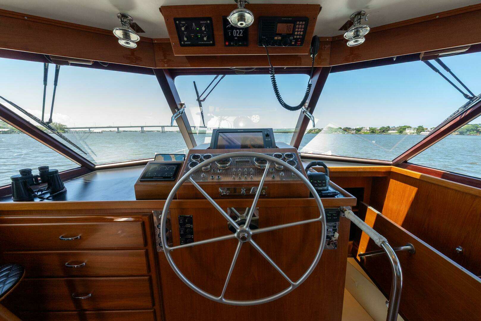 1970 Trumpy Houseboat - Image 11