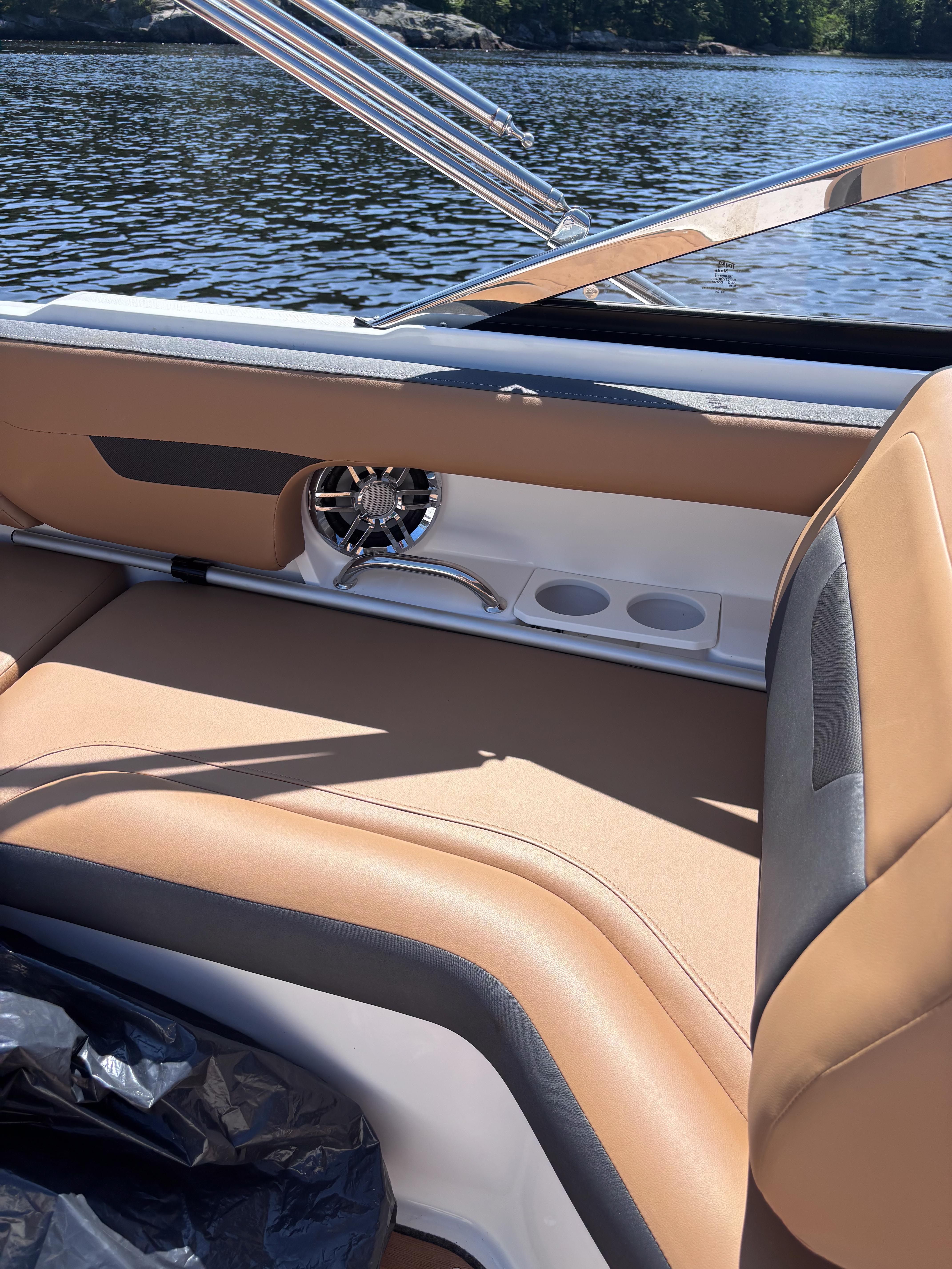2024 Hurricane SunDeck 235 OB - 5