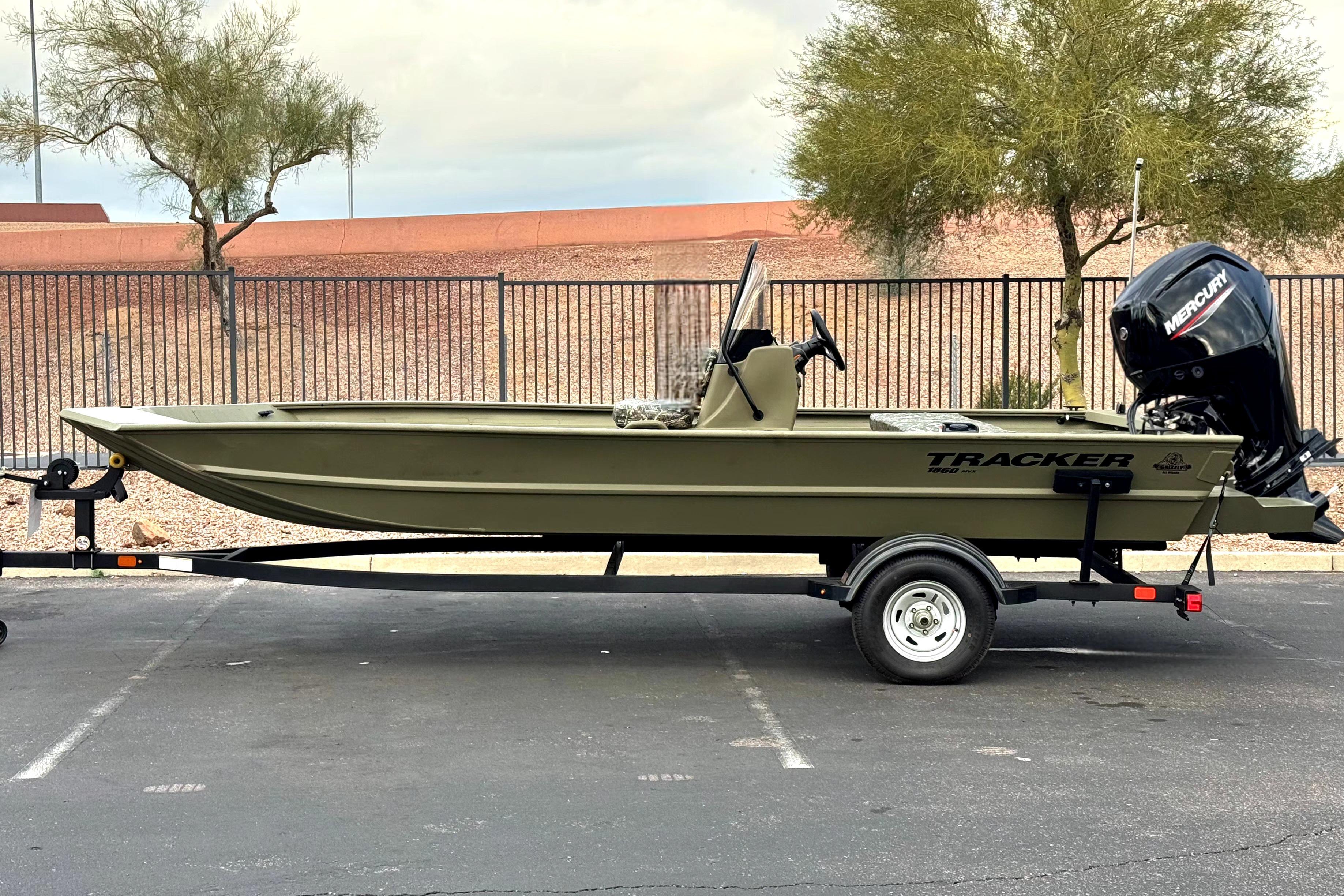 2025 Tracker Grizzly 1860 CC