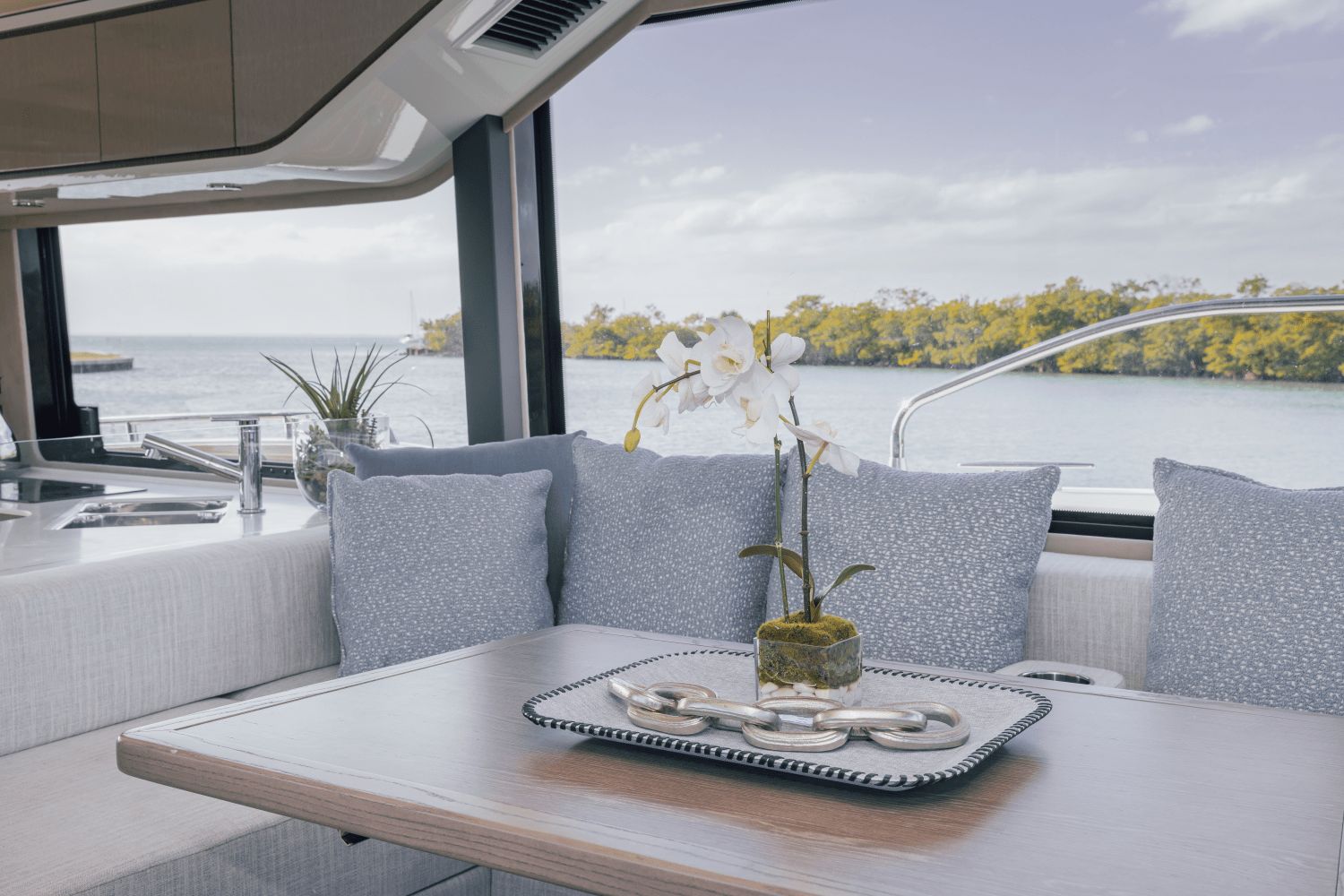 2027 Cruisers Yachts 57 Fly - 63