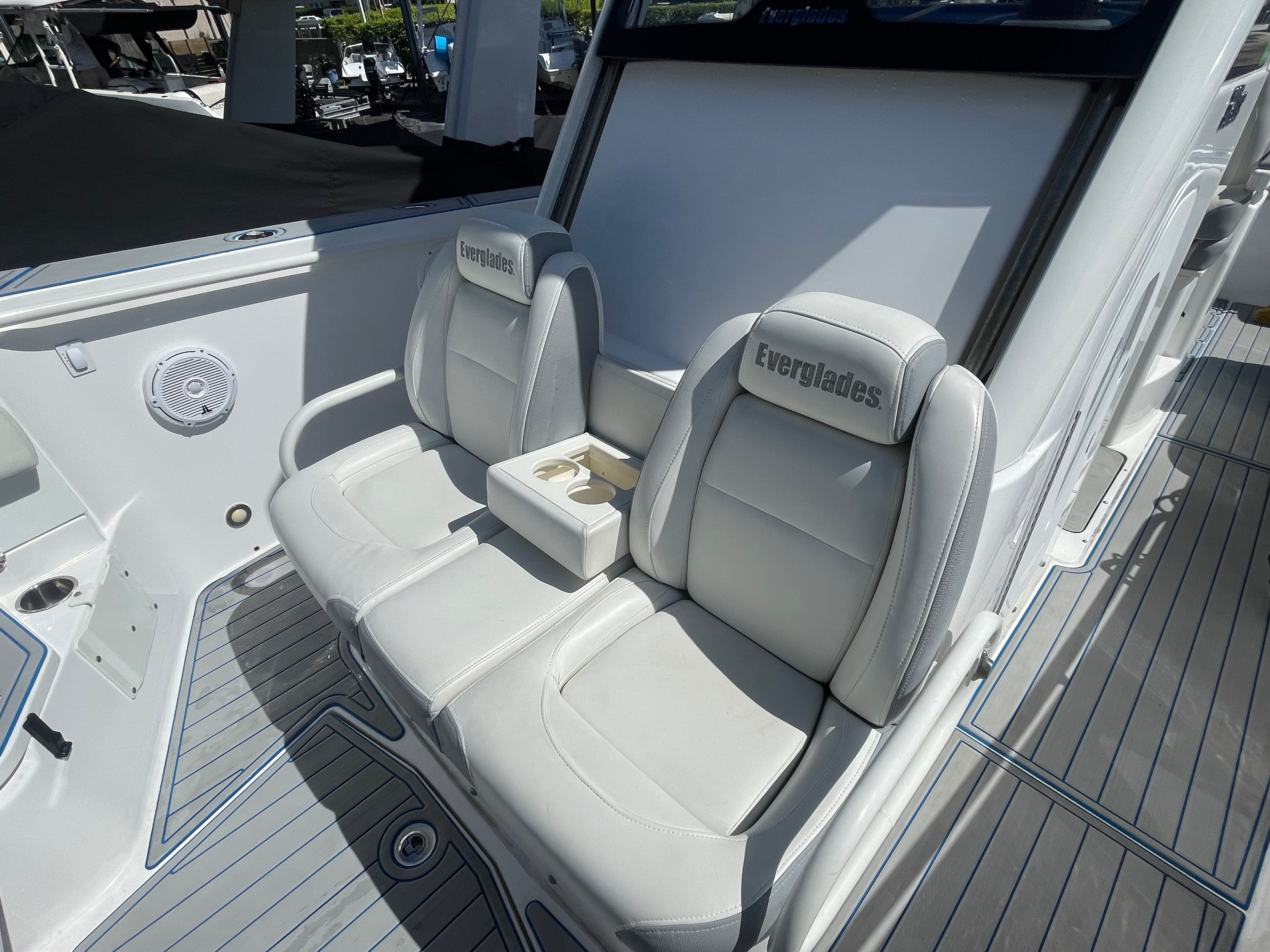 2017 Everglades 325 Center Console - 71