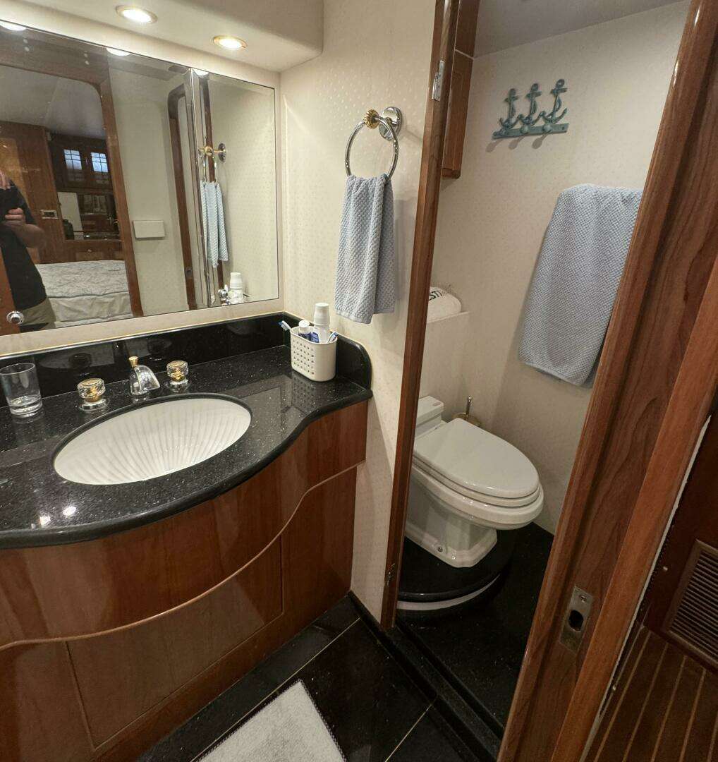 2004 Altima 55 Pilothouse - Image 44