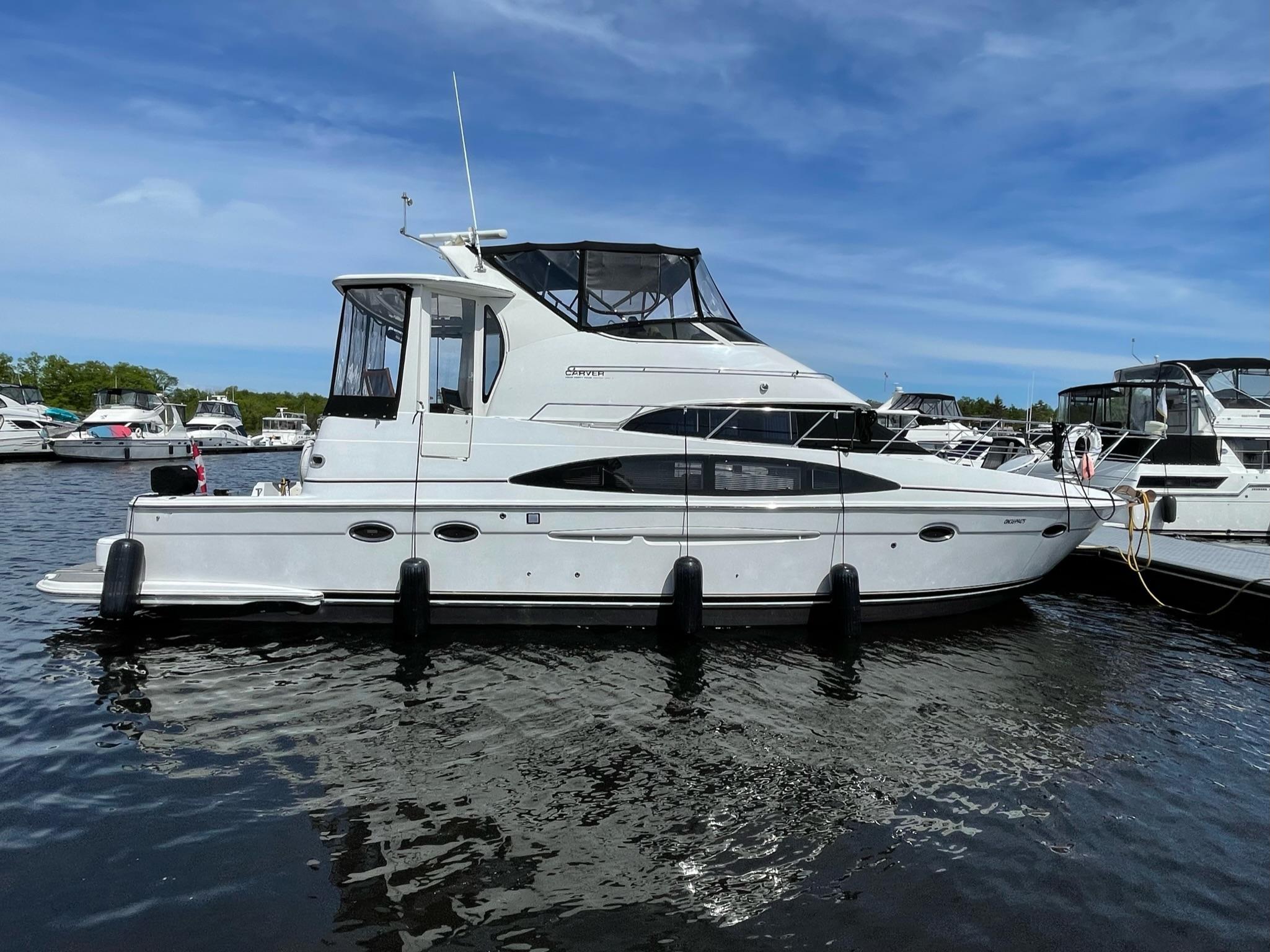 2001 Carver 444 Cockpit Motor Yacht