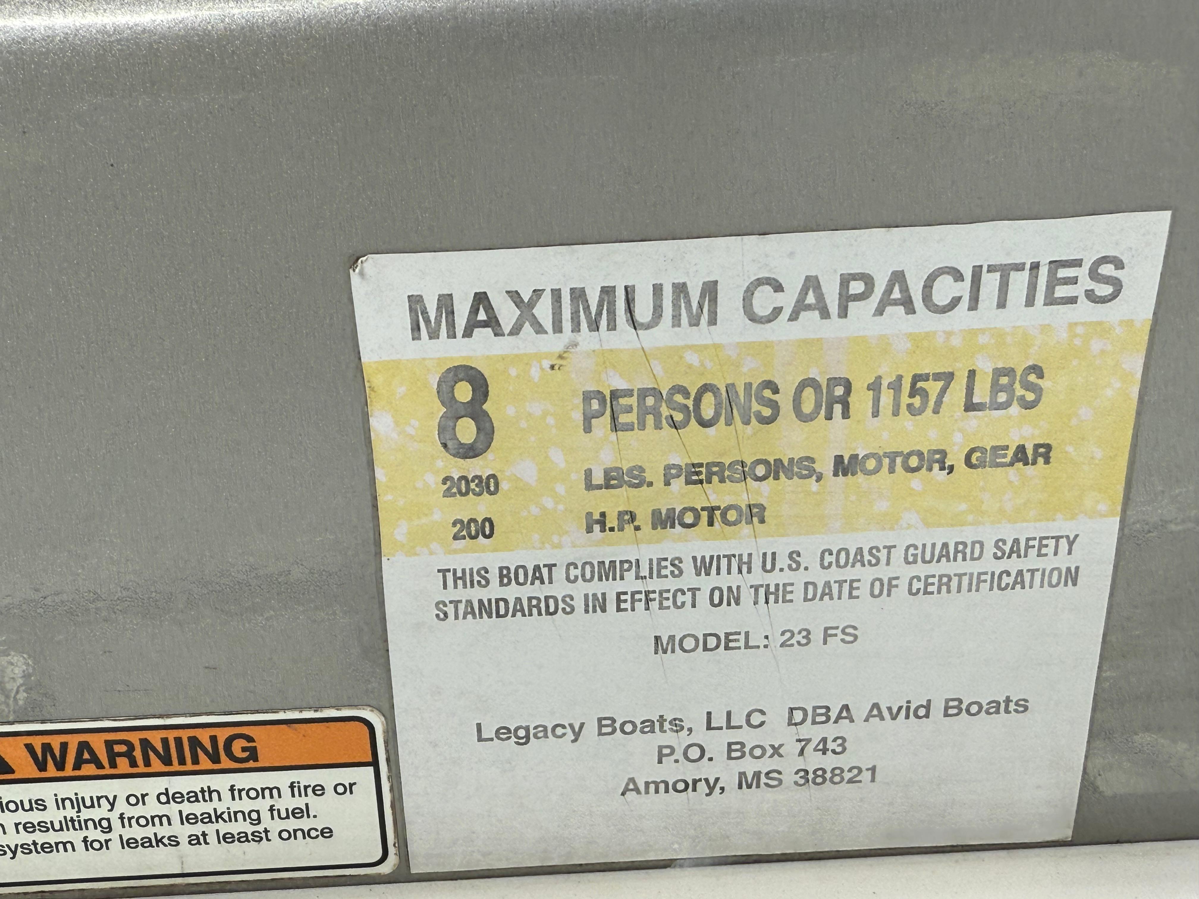 Capacity label on 2020 Avid 23 FS Platinum boat, max 8 persons or 1157 lbs.