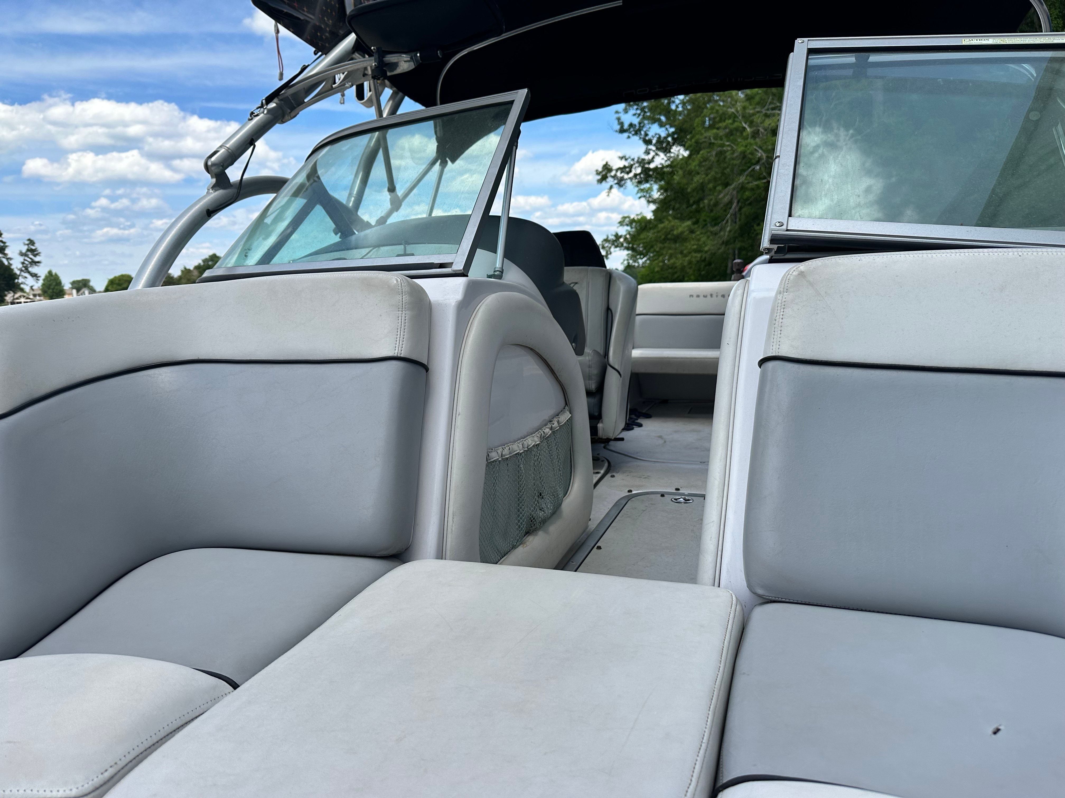 The image shows the interior of a 2007 Nautique SV 211 boat with gray seating.