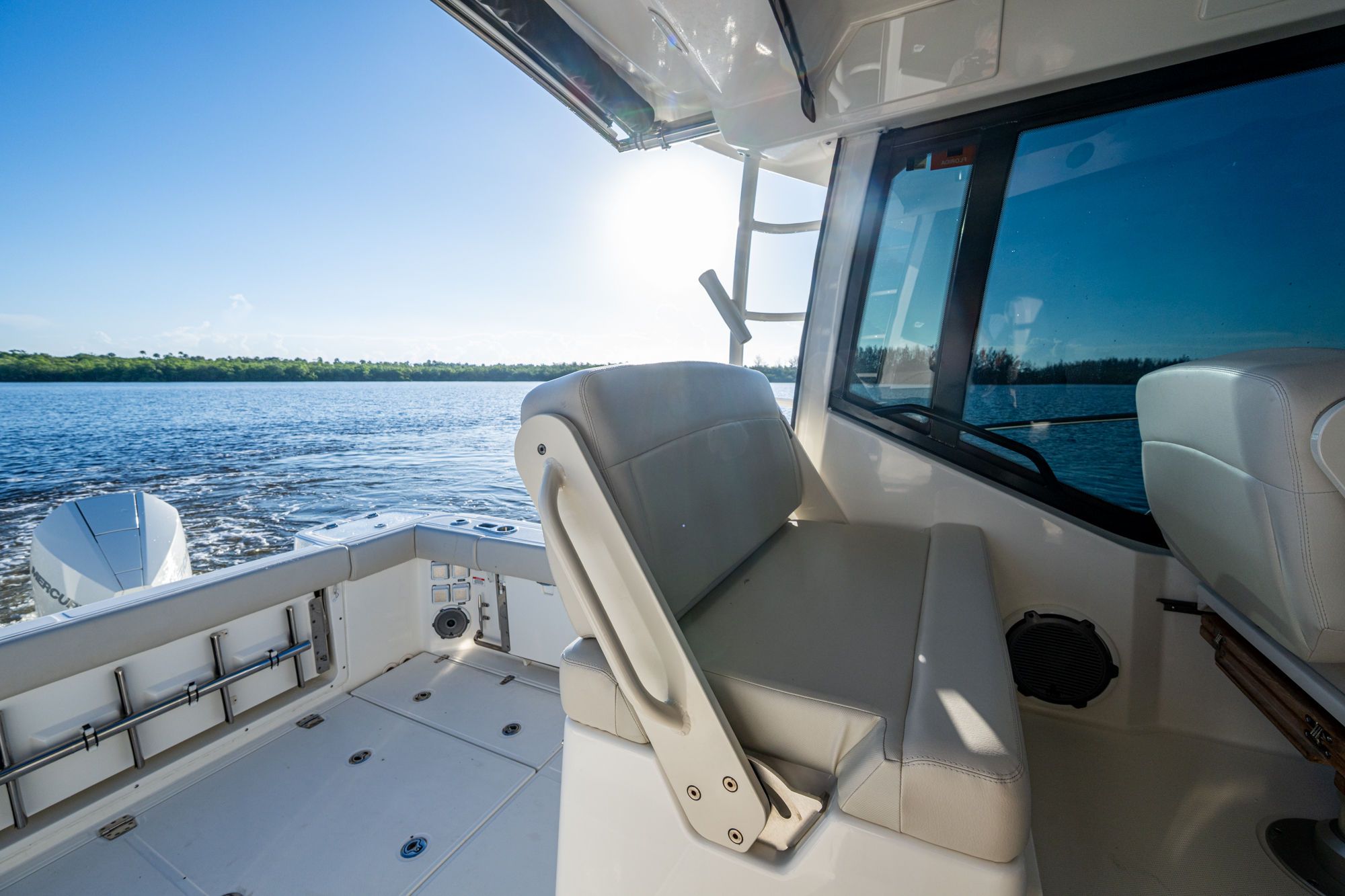2023 BOSTON WHALER 325 CONQUEST - Image 17