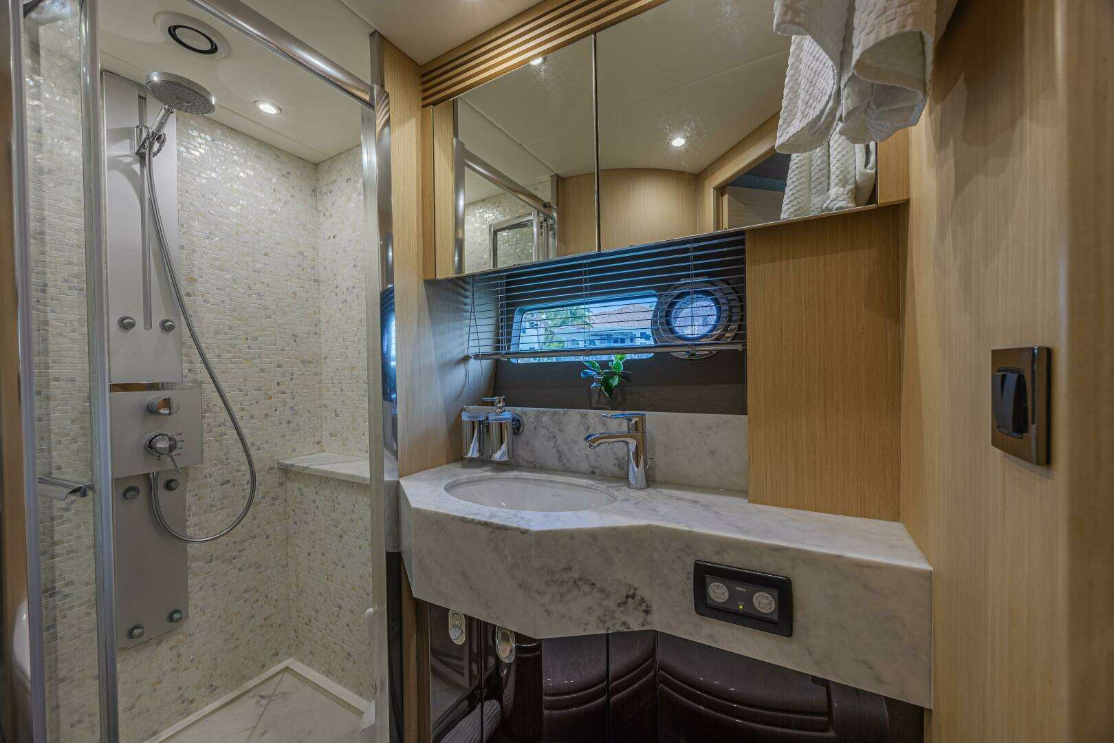 2017 Sunseeker 75 Yacht - Image 49