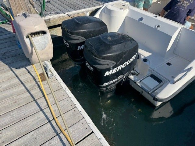 1998 Boston Whaler 26 Outrage - 8