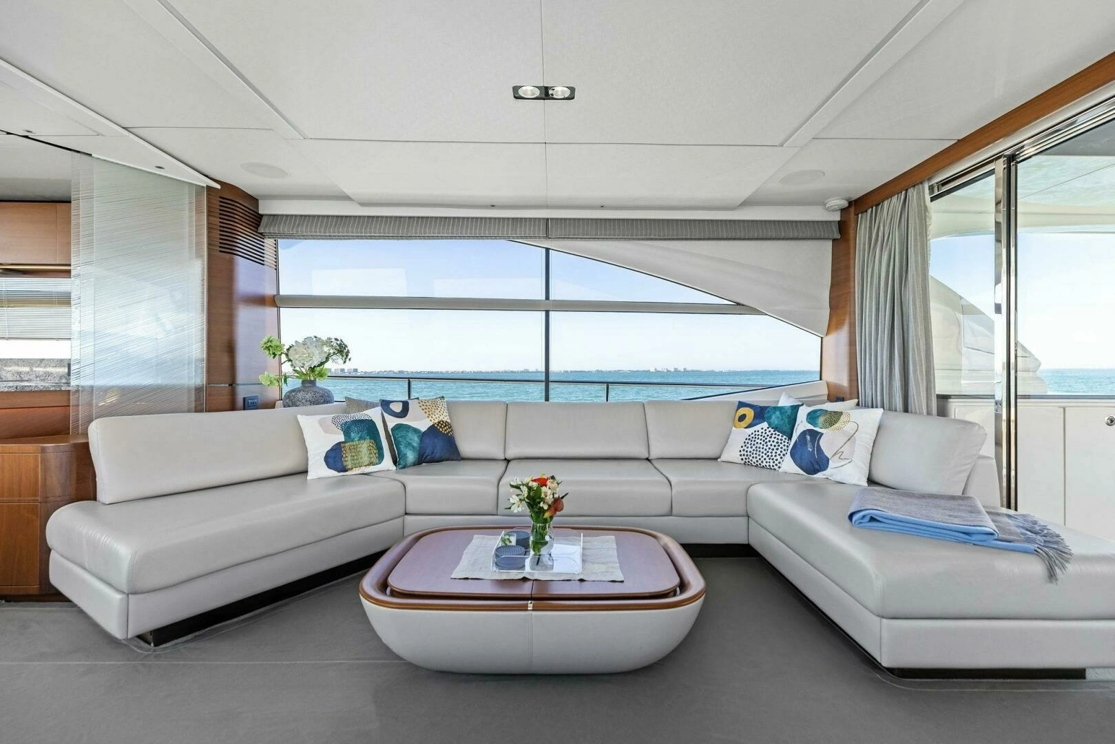 2018 Princess Y75 Motor Yacht - Image 10