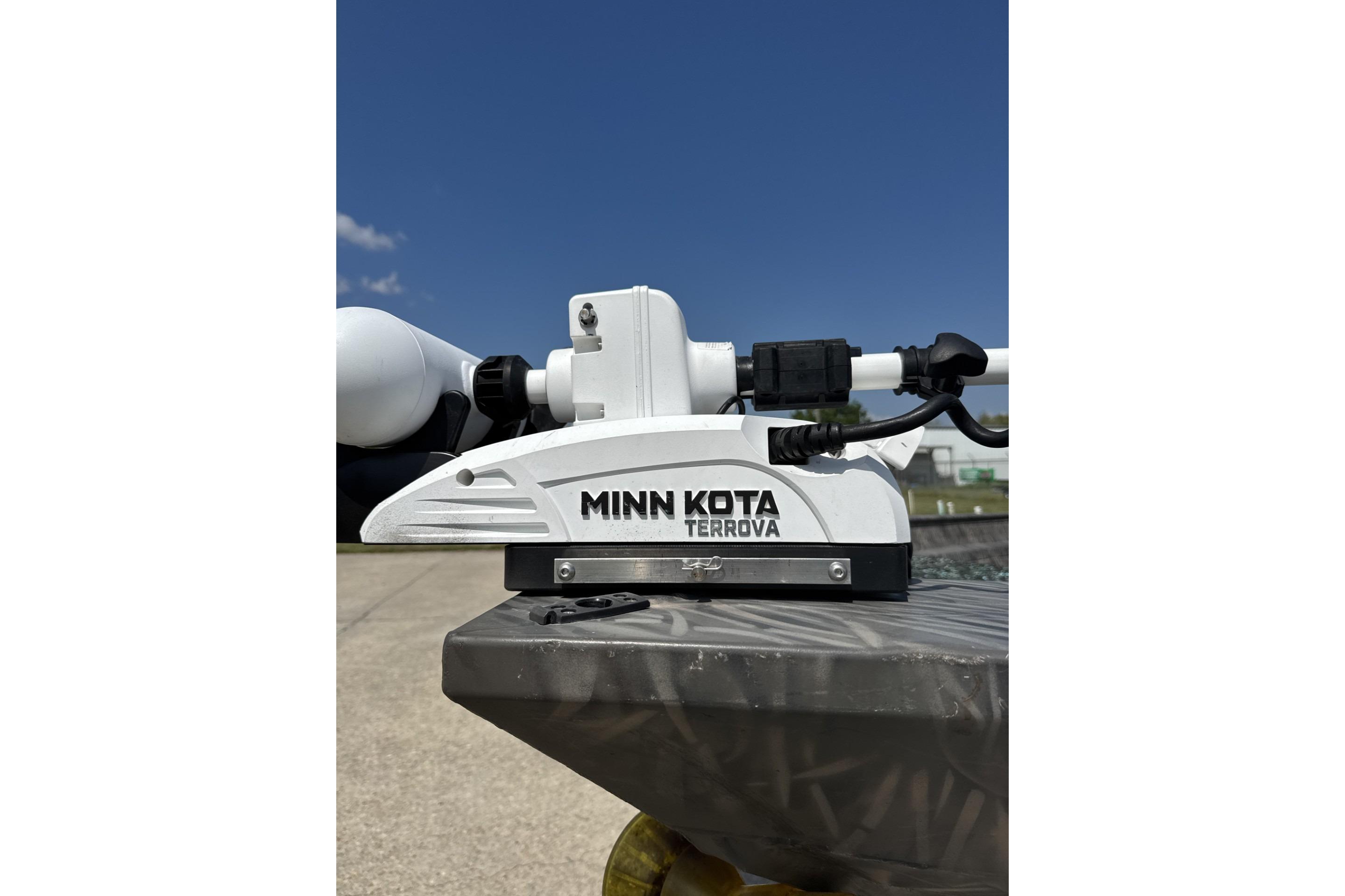 Minn Kota Terrova motor on 2022 Alweld 2270 Large Flat Bottom boat.