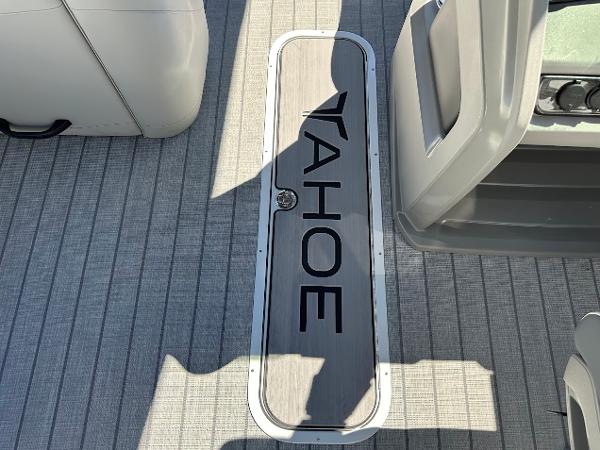 2025 Tahoe Pontoon 2585 LTZ Entertainer deck with logo, featuring sleek design.