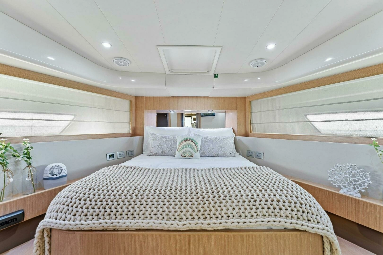 2013 Ferretti Yachts 620 - Image 30