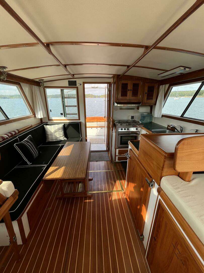 1986 Wilbur Flybridge Cruiser - Image 18
