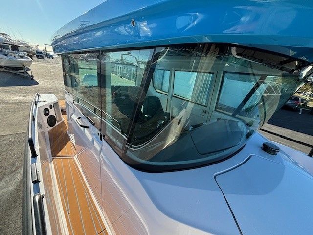 2023 Axopar 28 Cabin - 8