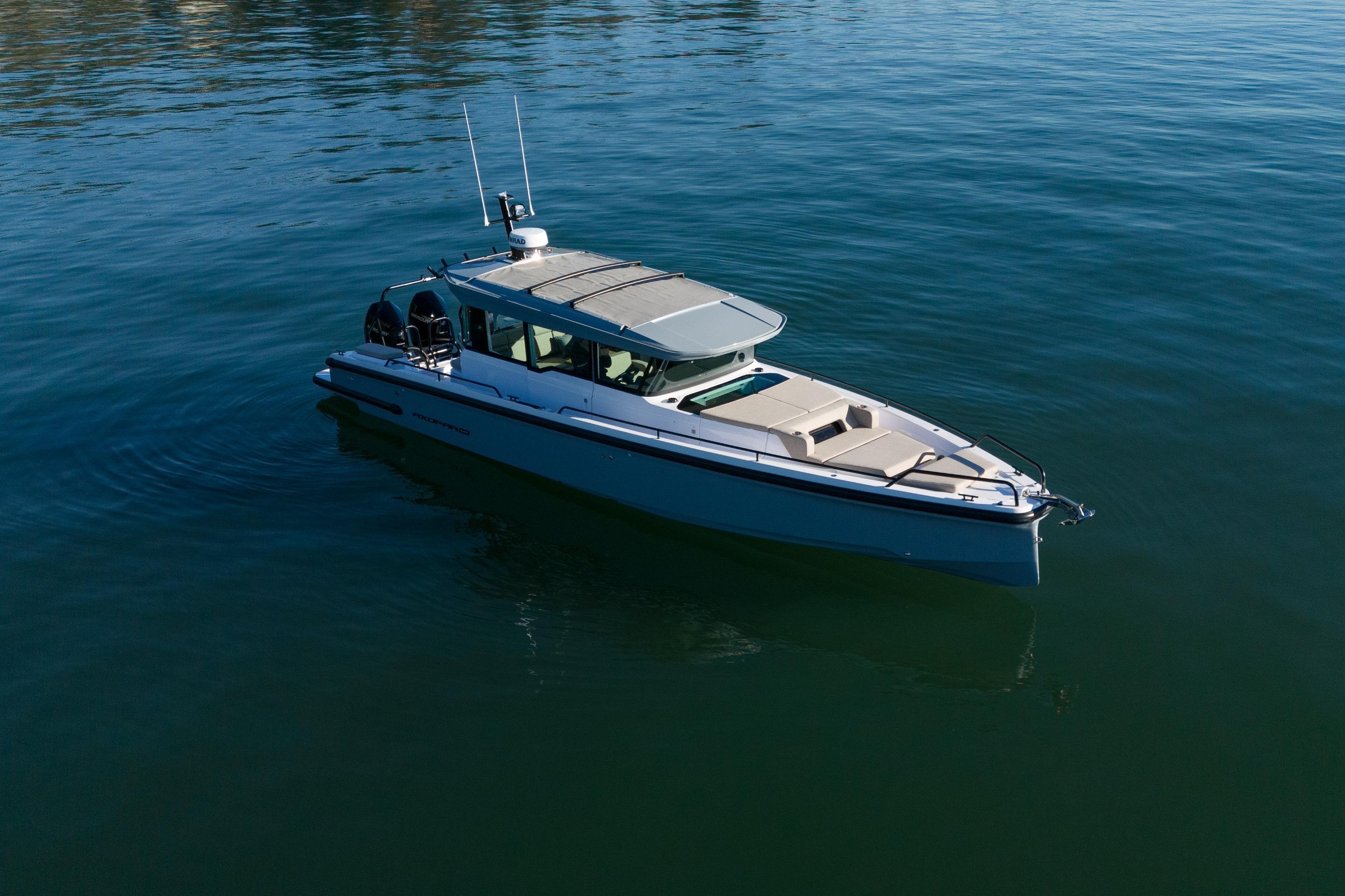 2026 Axopar 37XC Wetbar