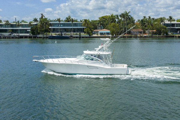 2000 Cabo 45 EXPRESS