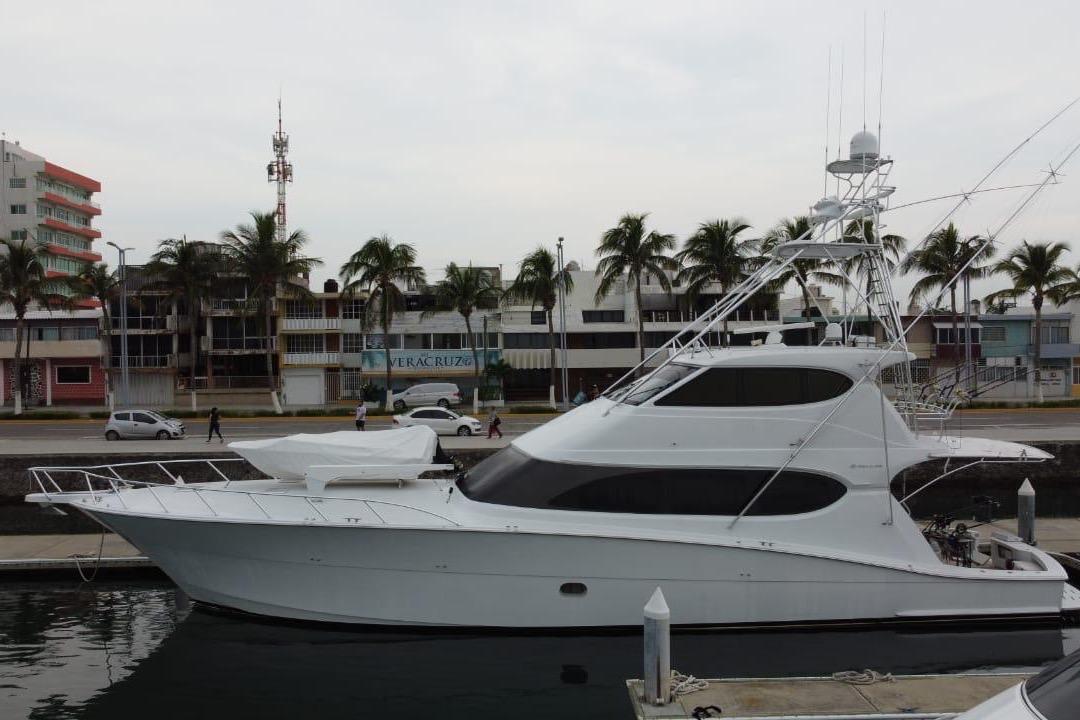 2007 Hatteras 77 Convertible