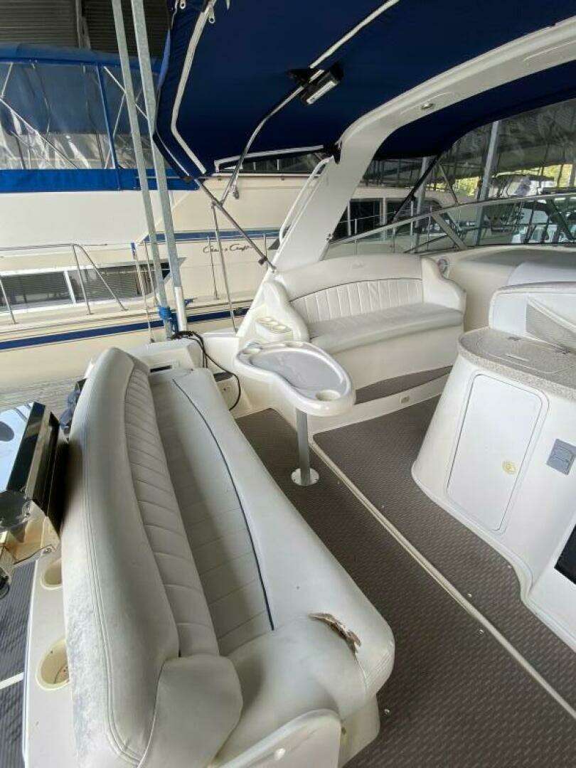 2000 Rinker — - Image 8