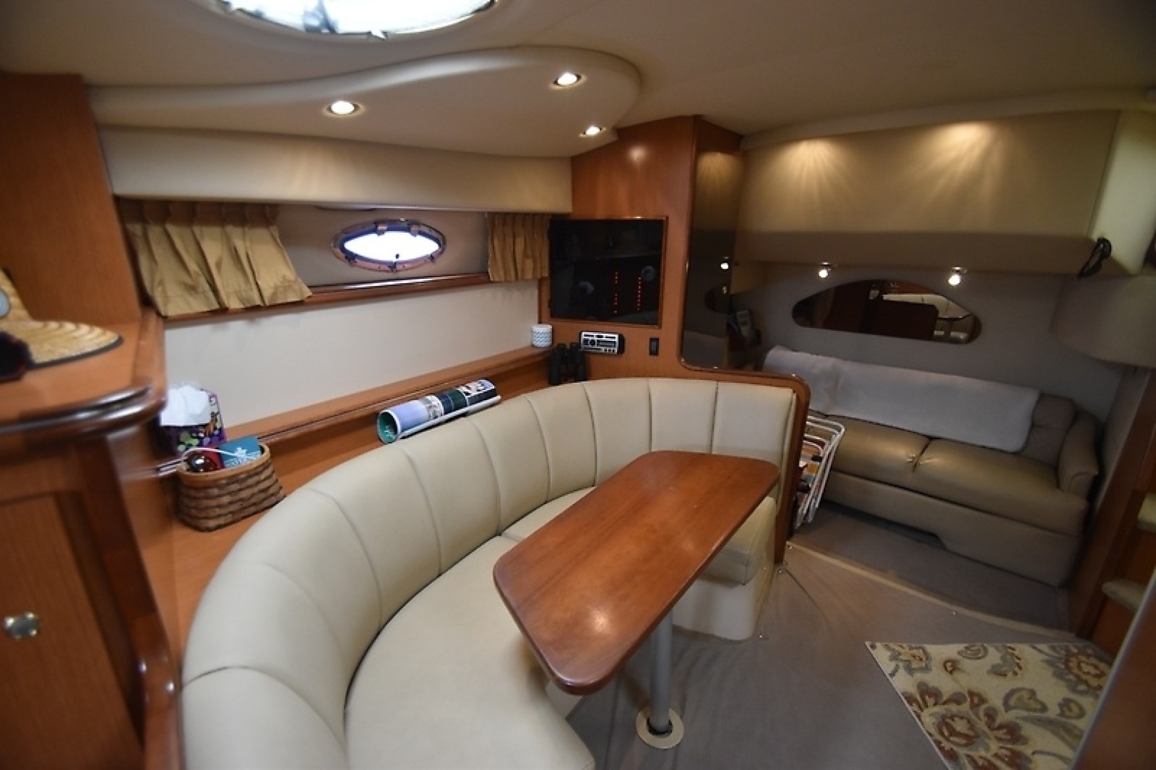 2004 Cruisers Yachts 320 Express - Image 6