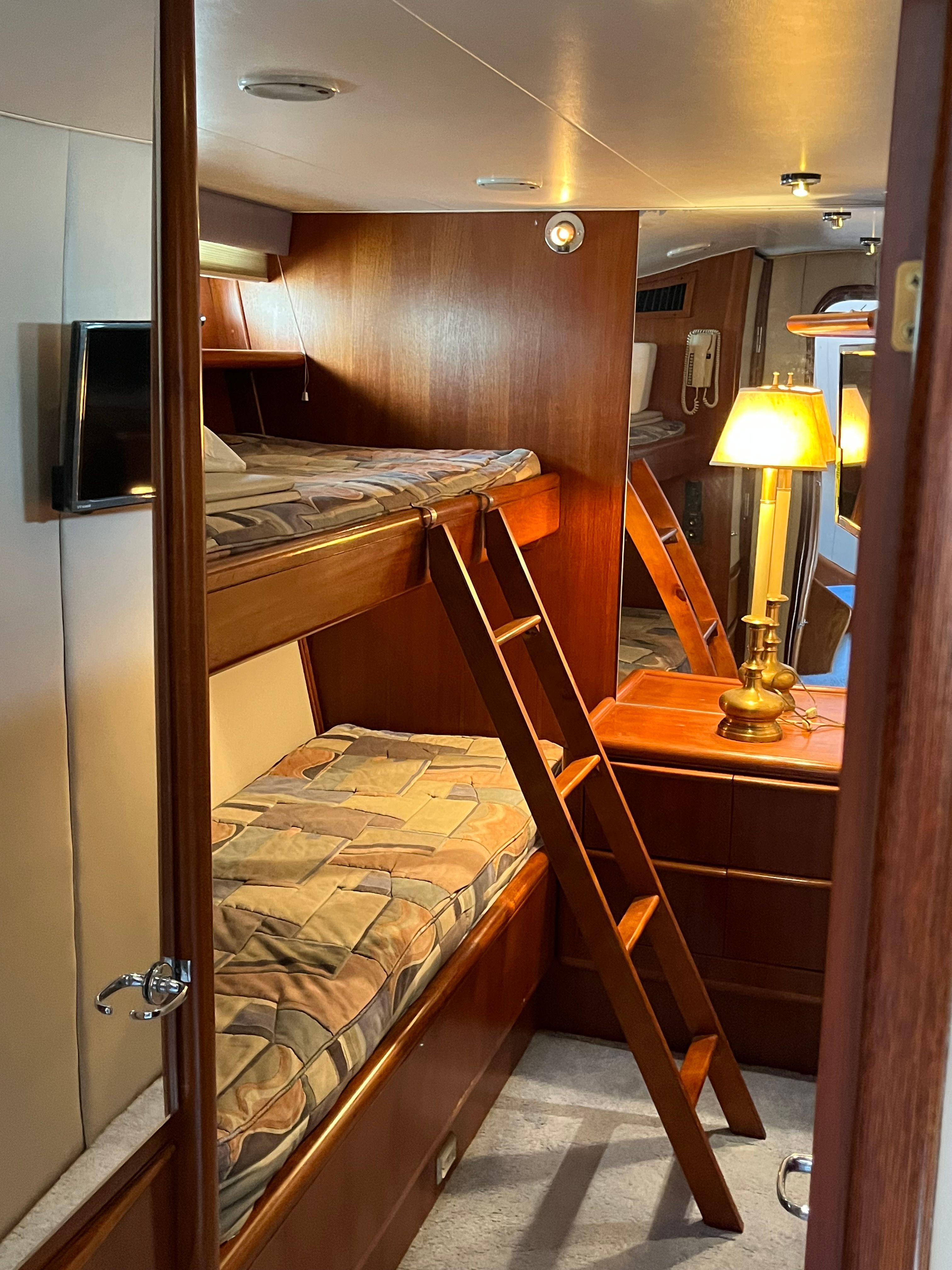 1994 Viking Motor Yacht - 32