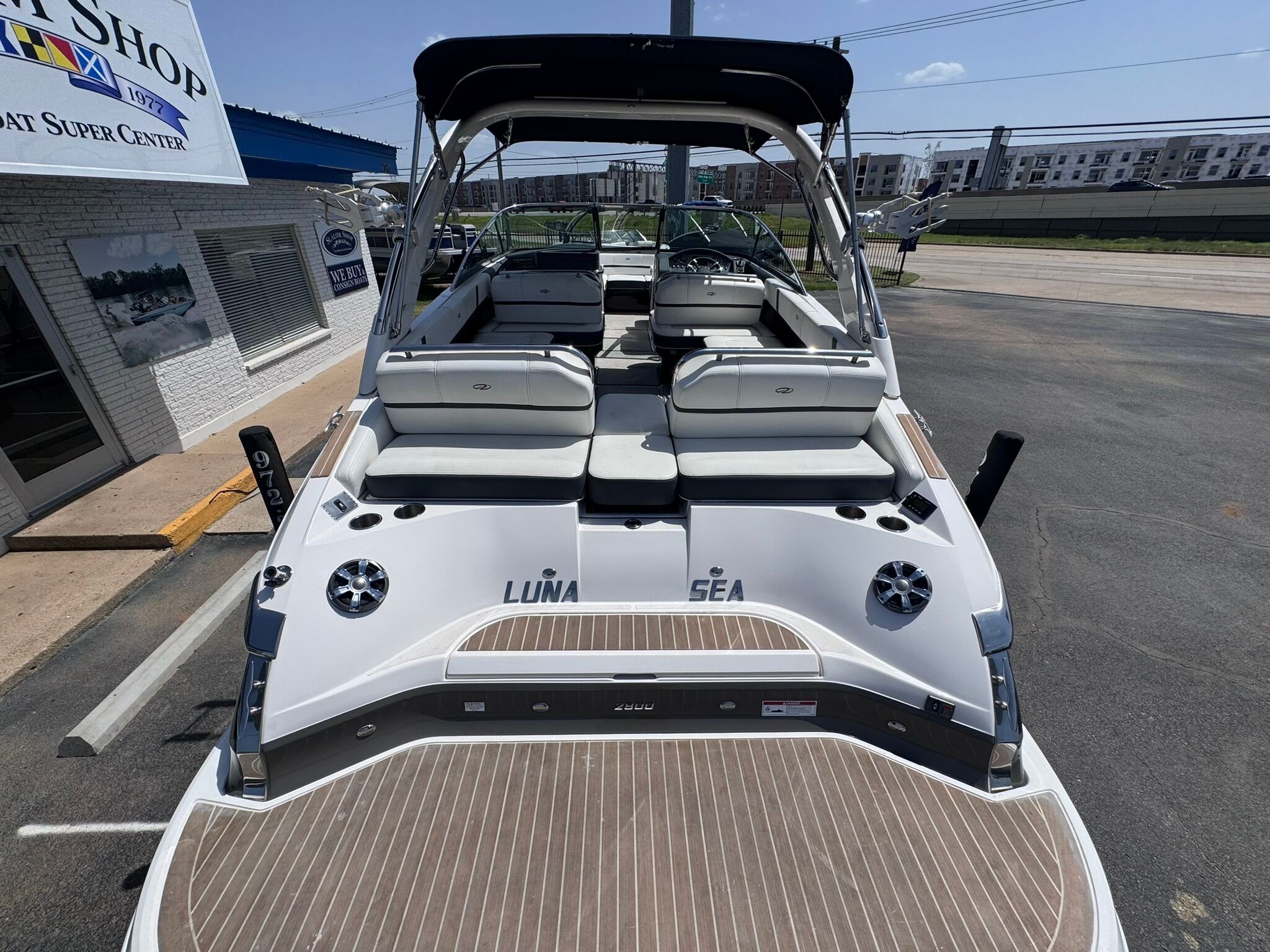 2017 REGAL 2800 - Image 6