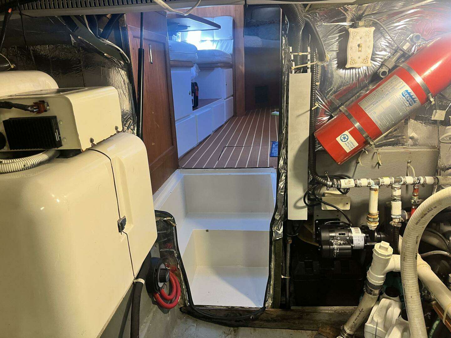 1995 Carver 440 Aft Cabin - Image 84