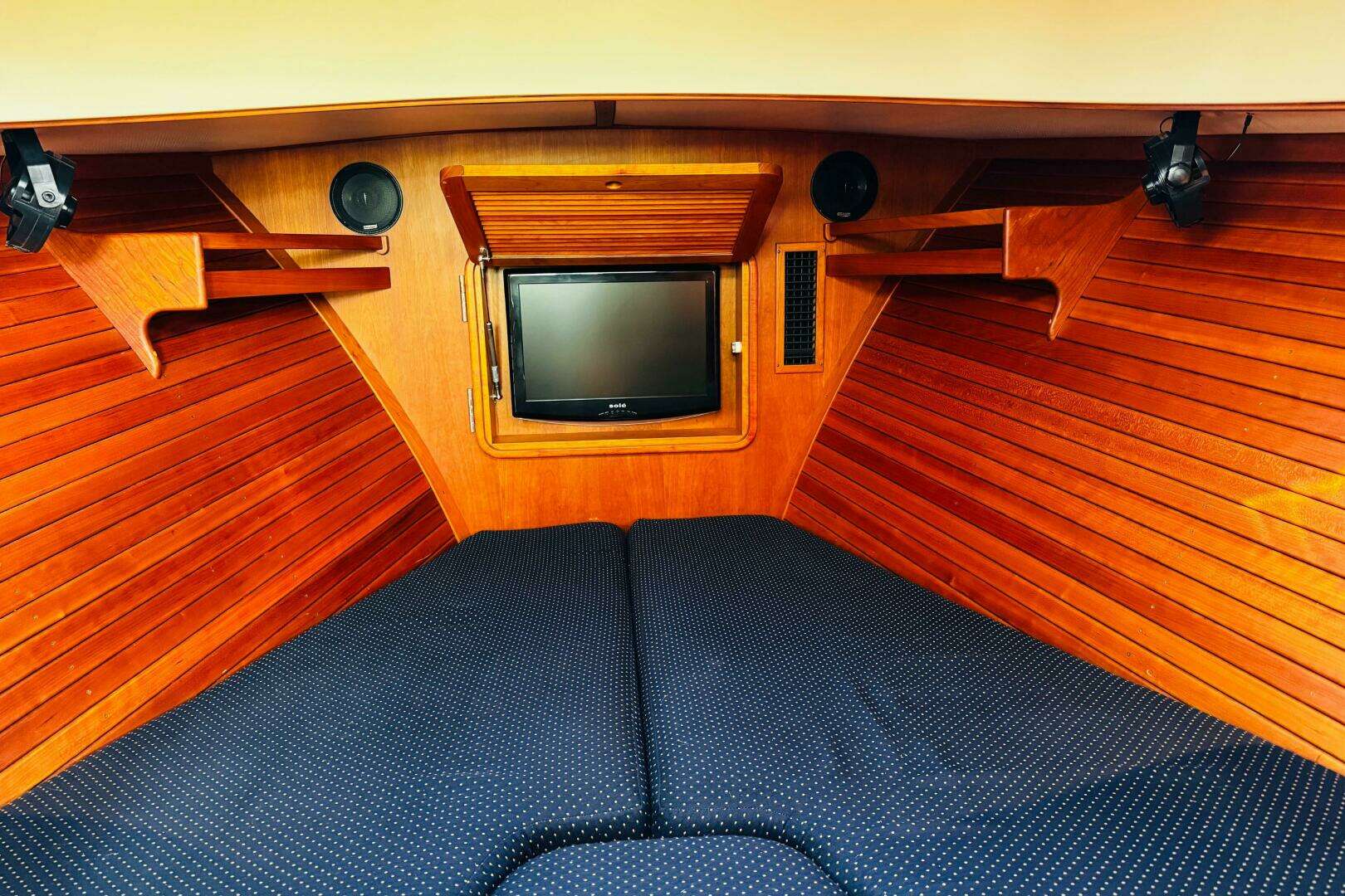 2012 Hinckley Picnic Boat MKIII - Image 3