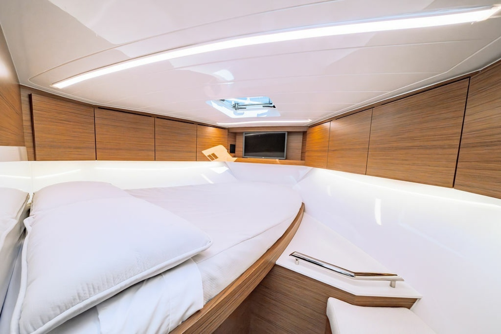 2027 Bertram 35 Flybridge - Image 43
