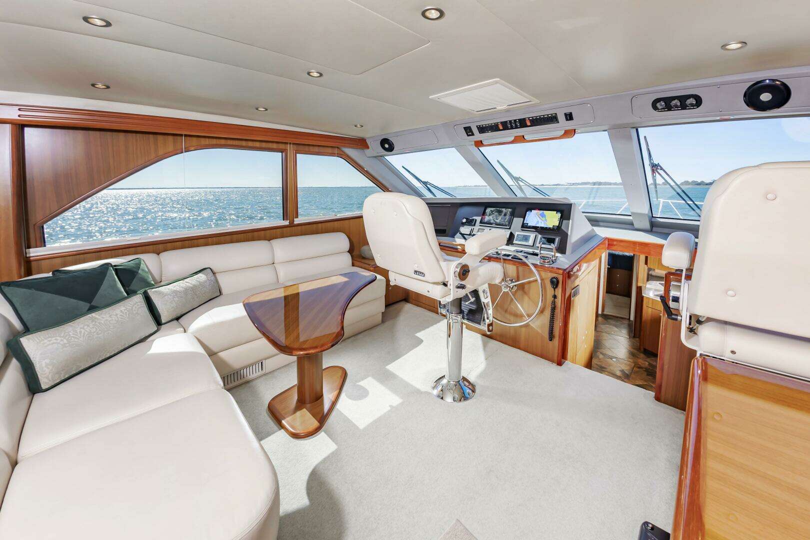 2010 Viking 52 Sport Coupe - Image 19