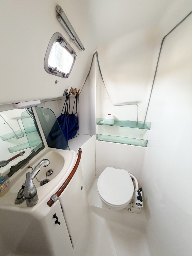 2007 Beneteau 323 - Image 12