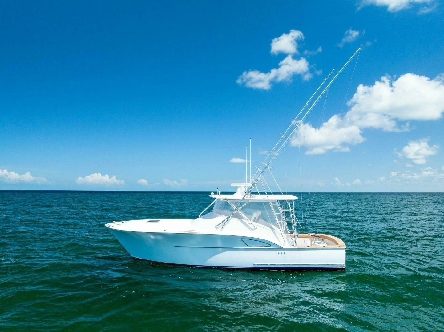 2018 Custom Carolina 35 Express - Image 11