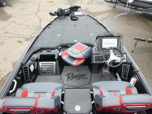 2025 Ranger Z519R Cup-Equipped boat interior with Garmin system and stylish seating.