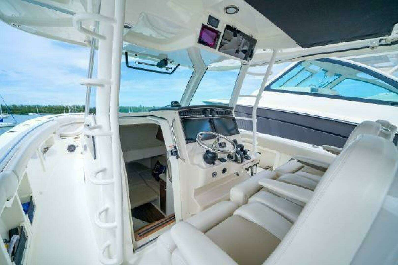 2018 Boston Whaler 380 Outrage - Image 35
