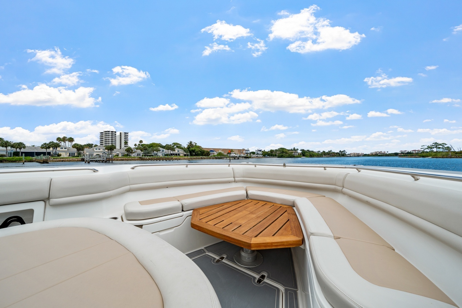 2018 Boston Whaler 380 Outrage - Image 10