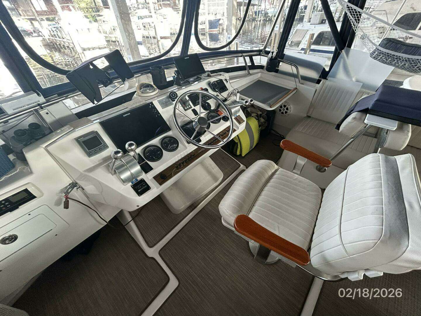 2004 Mainship 430 - Image 18