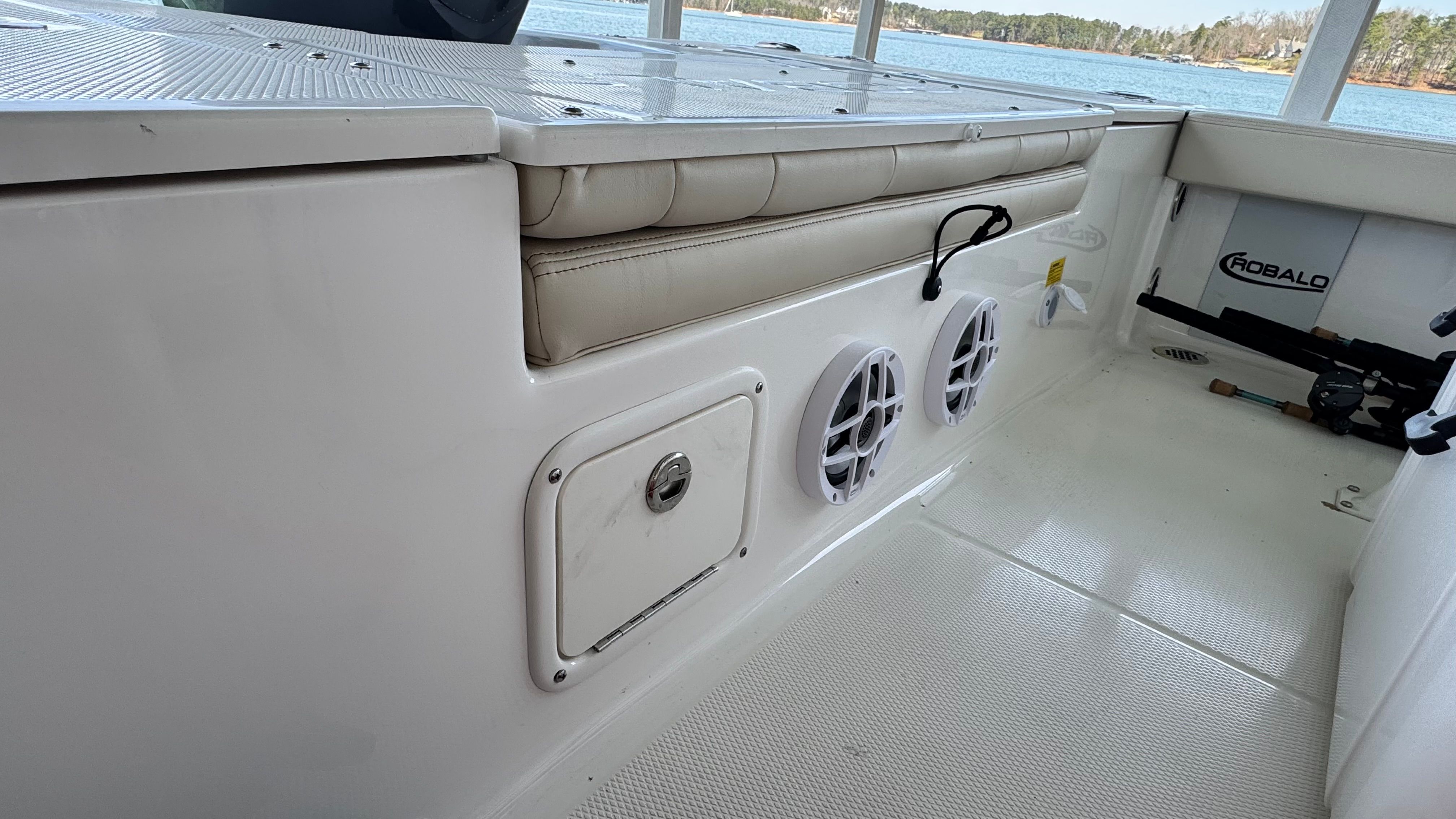 2026 Robalo 226 - 19