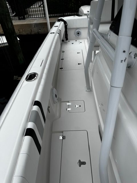 2006 Intrepid 30 Open - 8
