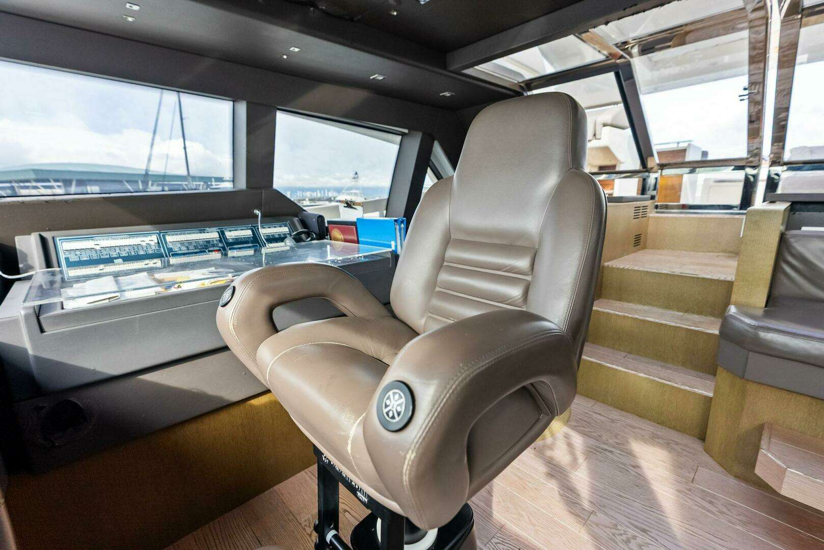 2014 Custom Line 100 - Image 54