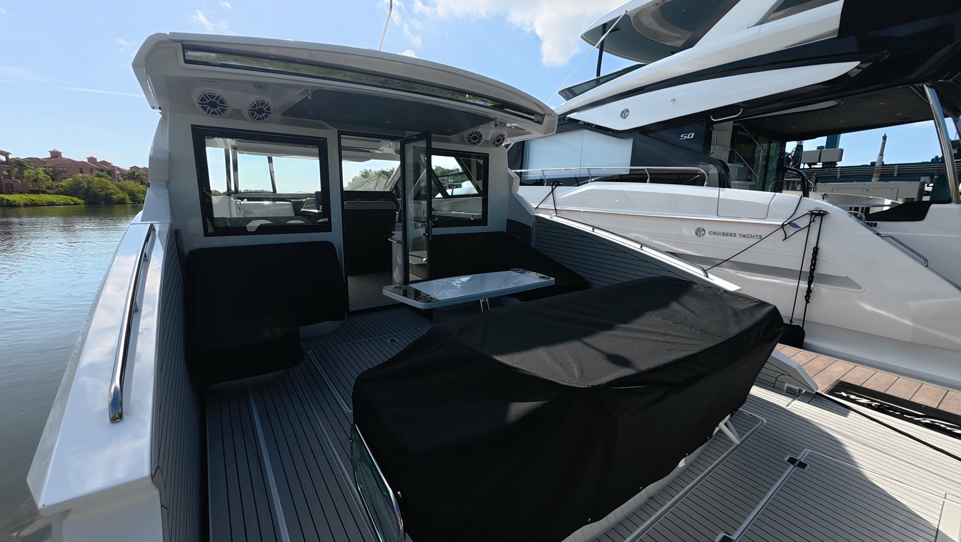 2026 Cruisers Yachts 50GLS OB - Image 19