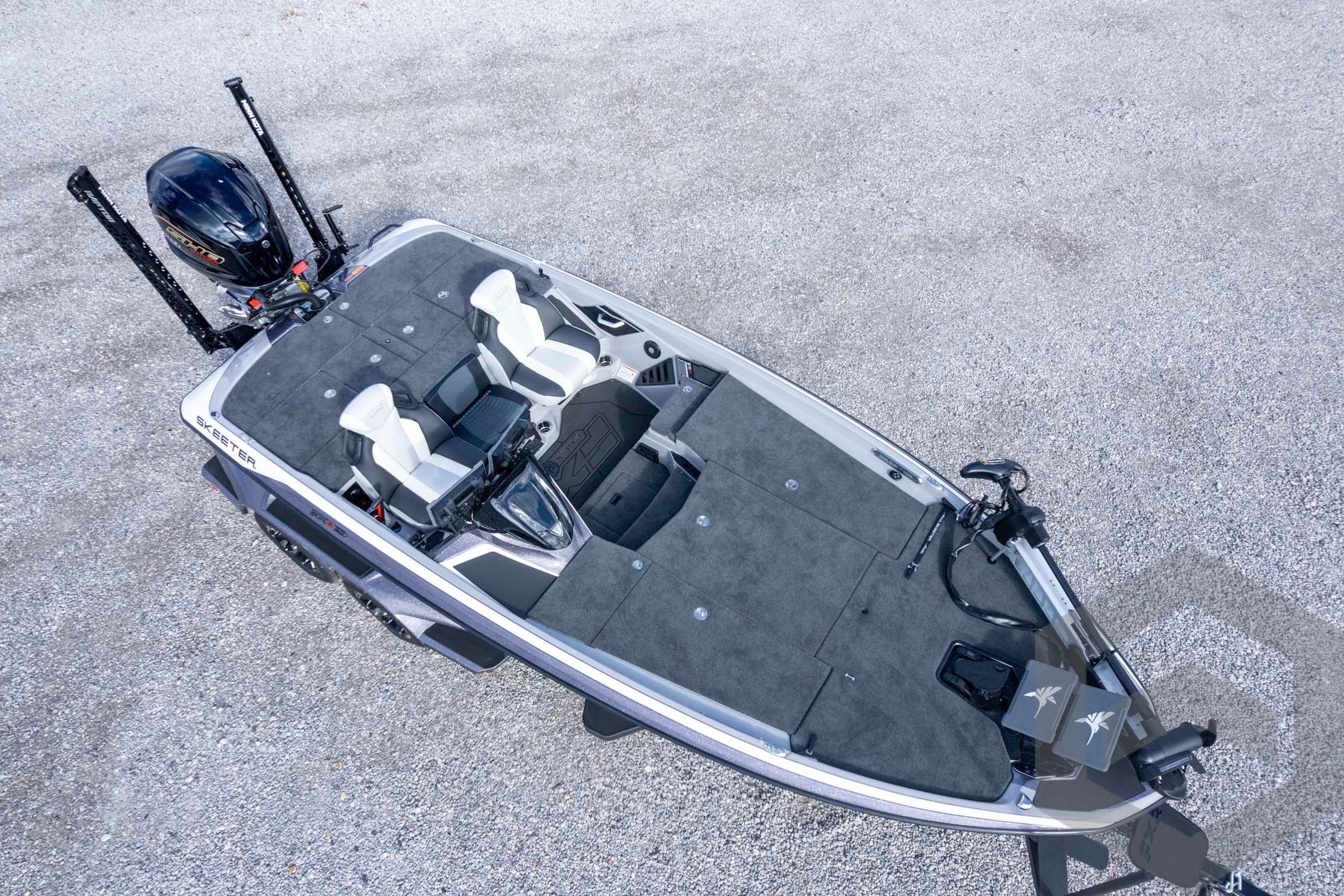 2026 Skeeter FXR20 FLEX fishing boat with dual seats and motor, aerial view.