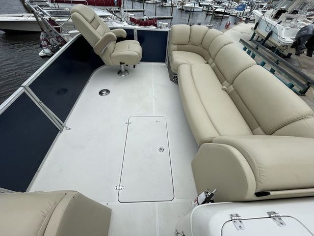2019 SouthWind V23LC - 5