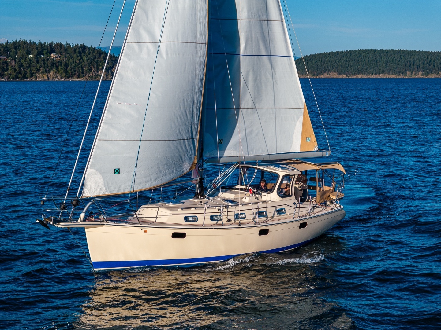 2020 Island Packet 349 - Image 4