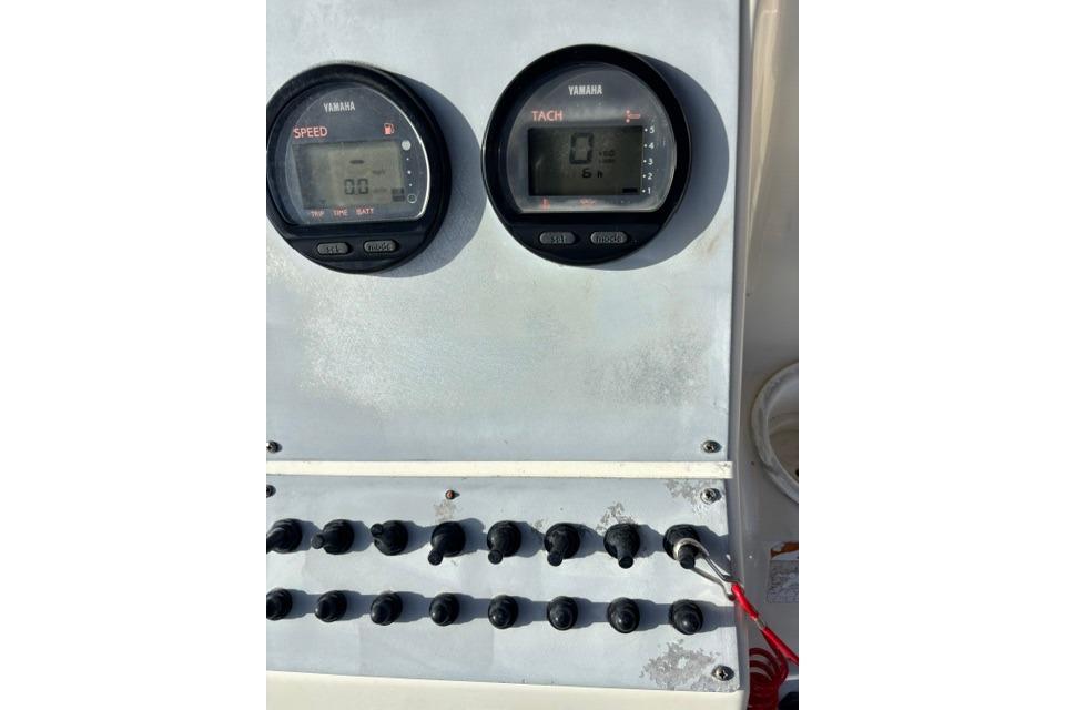 Dashboard of a 2005 Hydra-Sports Lightning 180 CC boat with Yamaha gauges.