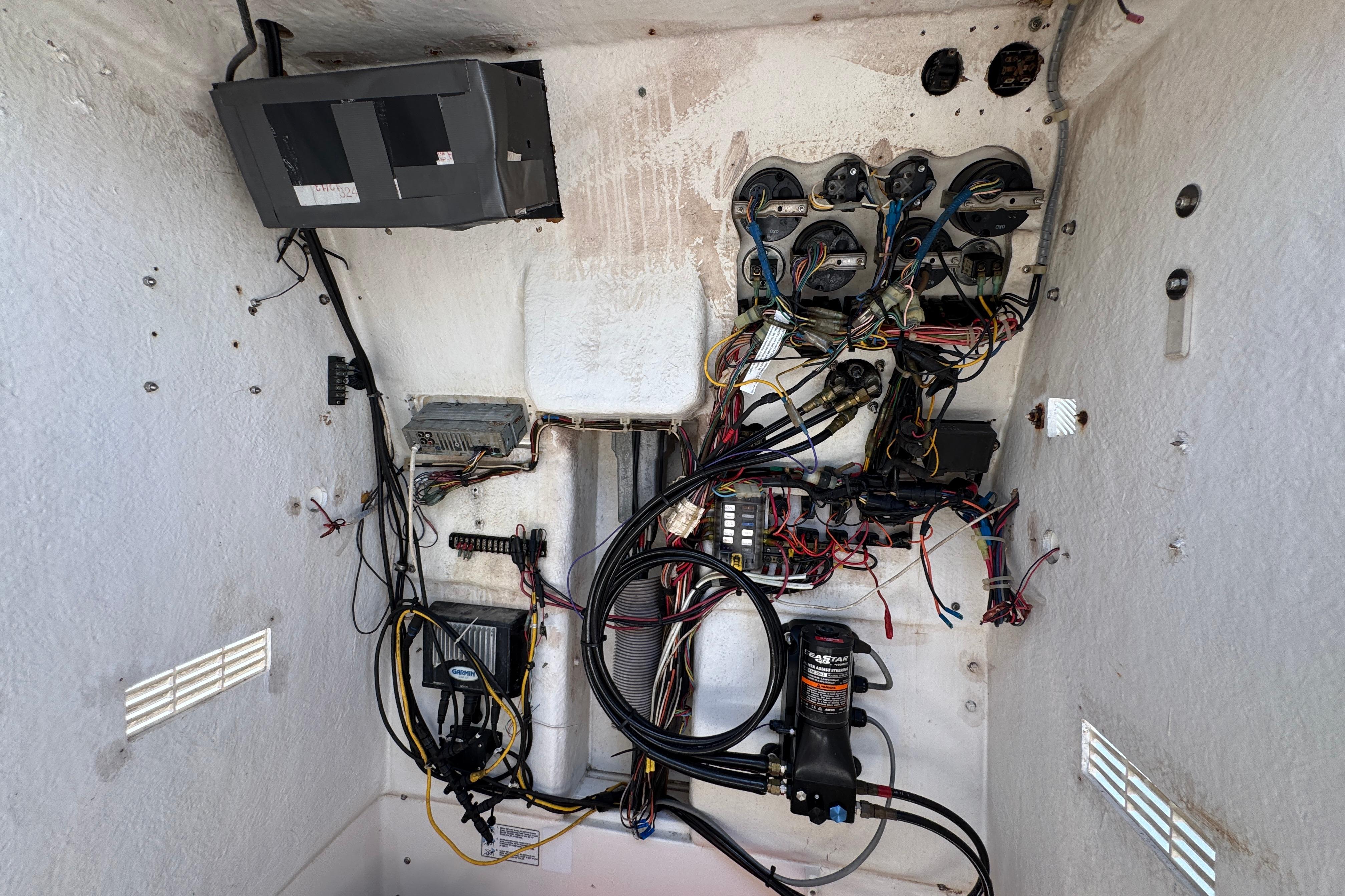 Electrical wiring and components inside a 2000 Stamas 250 Tarpon boat.