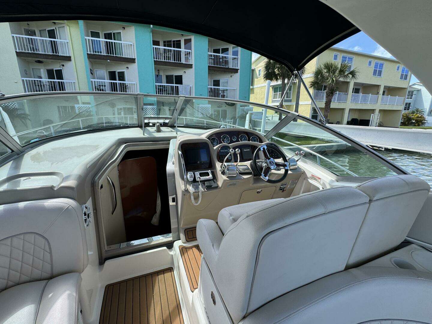 2002 Sea Ray 320 Sundancer - Image 21