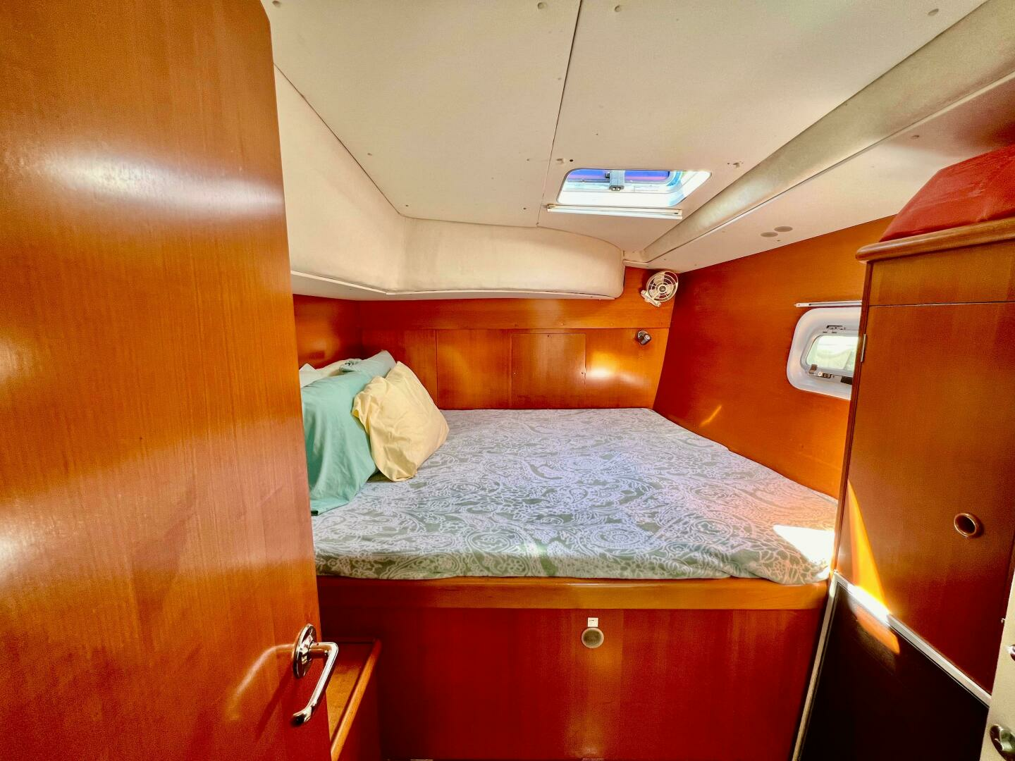 2002 Lagoon 410 - Image 13